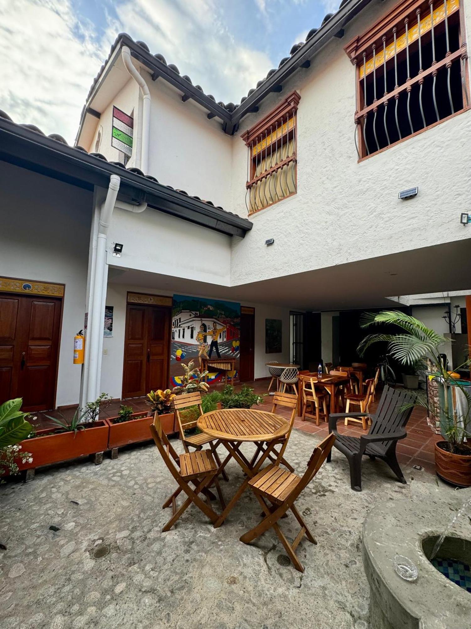 Hotel Casa Bresse Cali Esterno foto