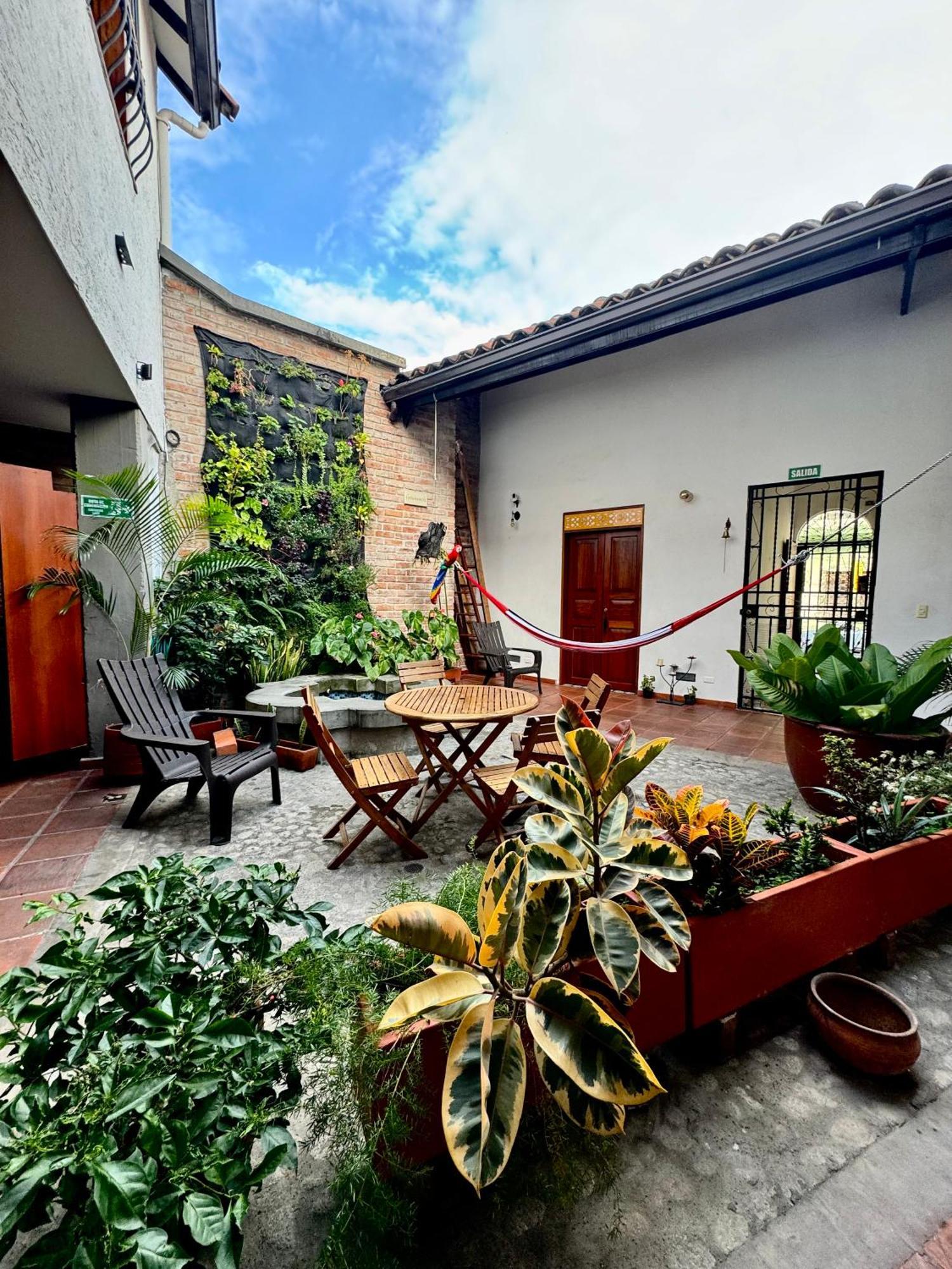 Hotel Casa Bresse Cali Esterno foto
